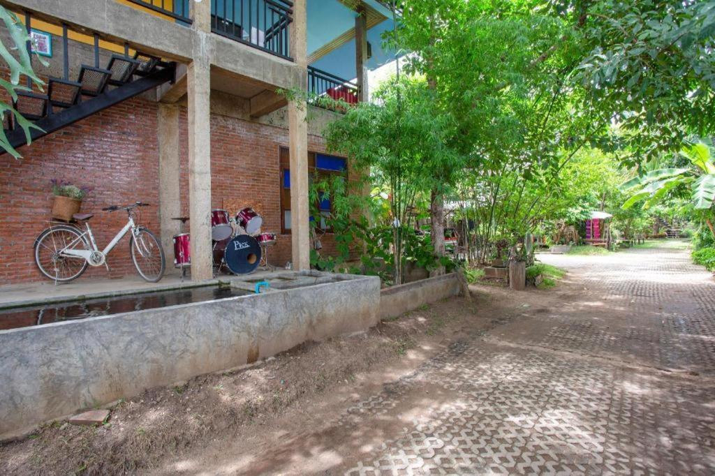 Hotel Oyo 1155 Bikers House And Enduro Tours Chiang Mai Esterno foto